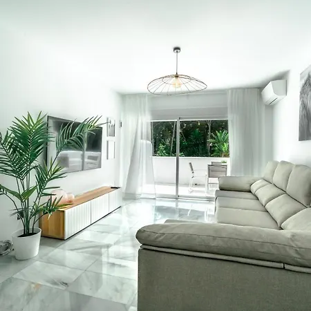 Amazing 2 Bedroom In Jardines Fuentes Appartamento Marbella