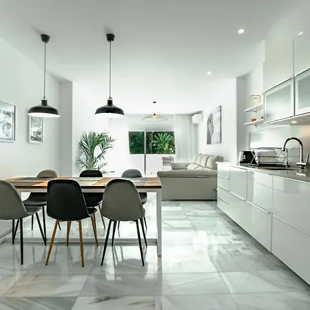 Amazing 2 Bedroom In Jardines Fuentes Appartamento Marbella