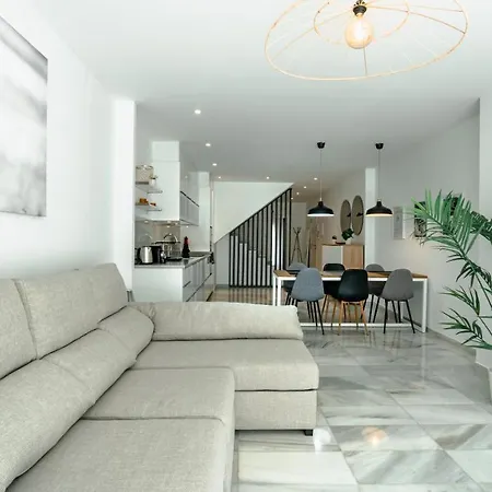 Appartamento Amazing 2 Bedroom In Jardines Fuentes