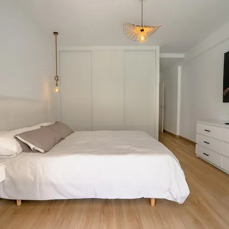 Amazing 2 Bedroom In Jardines Fuentes Appartamento